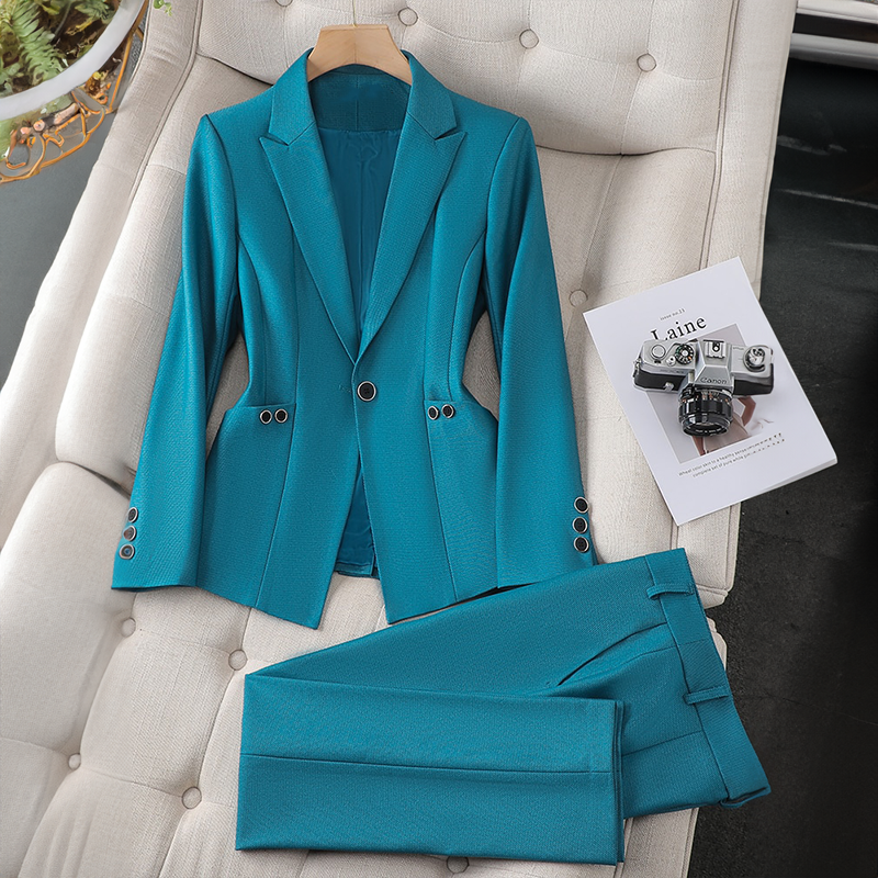 Aurablend - Elegant Blazer Ensemble